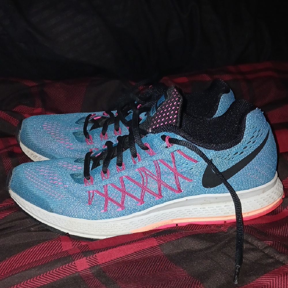 Nike Women's Athletic Shoes in Blue and Pink